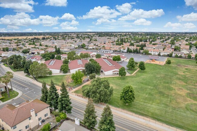 Building Photo - Gorgeous East Elk Grove Home