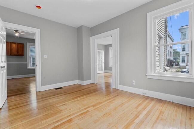 Building Photo - 857 Noble Ave