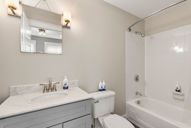 Building Photo - Year-round 3-Bedroom Home in Rockport