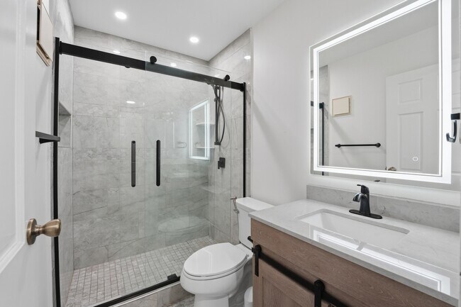 Building Photo - 9388 Bay Colony Dr