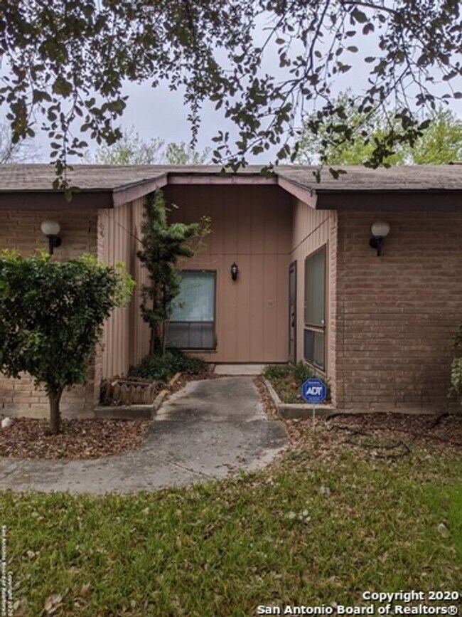 Building Photo - **Single-Story Home on Large Lot in Olympia subdivision**