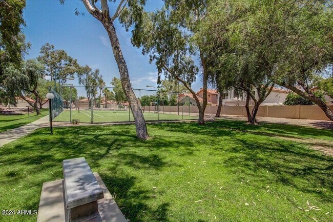 Building Photo - 8817 E Dahlia Dr