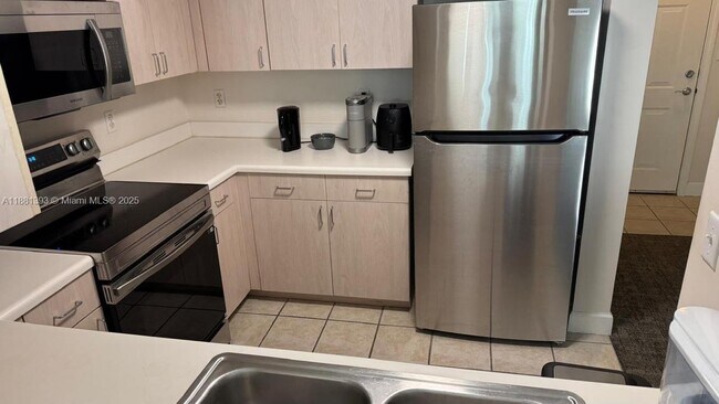 Building Photo - 50 Menores Ave