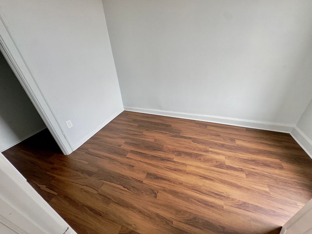 Building Photo - 1549 W Chicago Ave