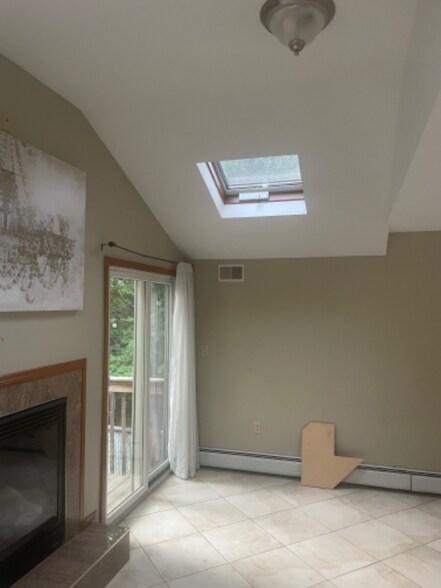 Building Photo - 70 Bayview Ave