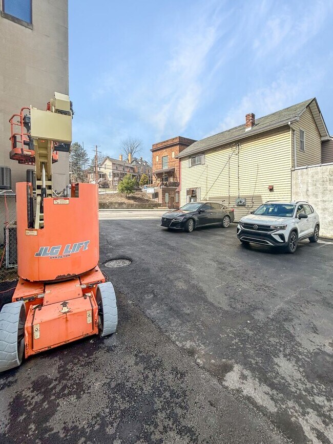 Building Photo - 101 E Lincoln Ave