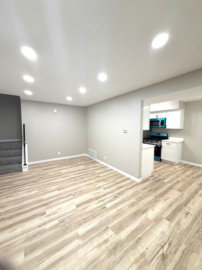 Building Photo - 2338 Carnation Dr