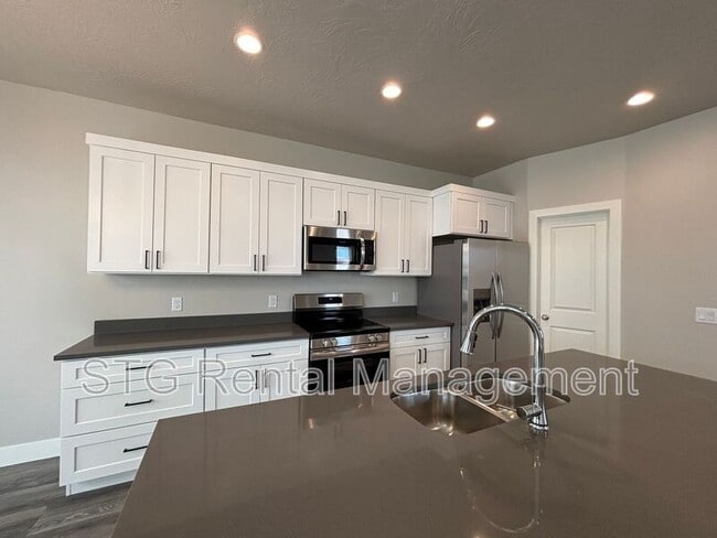 Building Photo - 879 S 4380 W