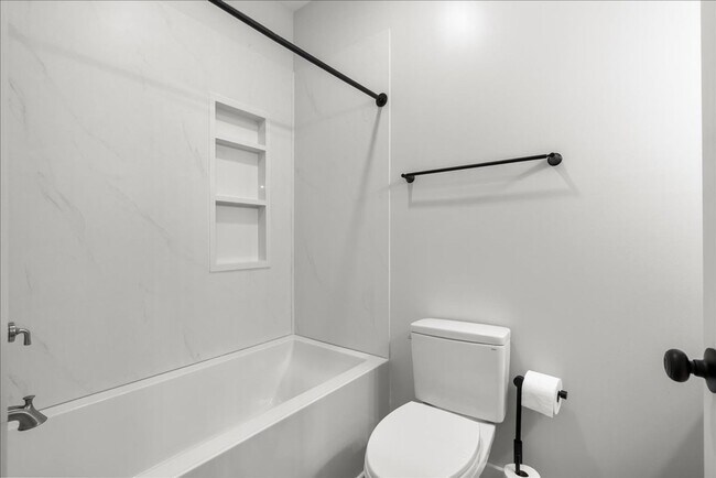 Building Photo - 246 Magnolia Dr