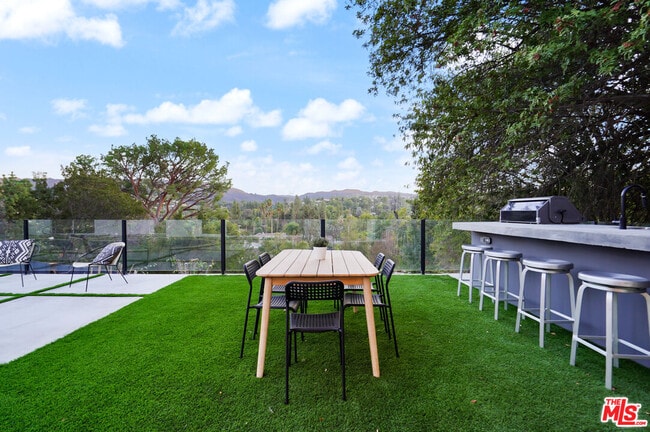 Building Photo - 4670 Brewster Dr