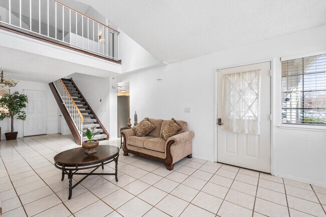 Building Photo - 42851 Lemonwood Dr