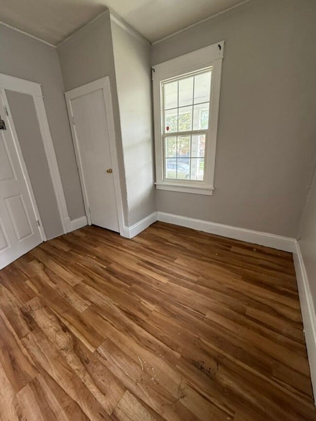 Building Photo - 2 Bedroom / 1 bathroom House in Peoria, IL