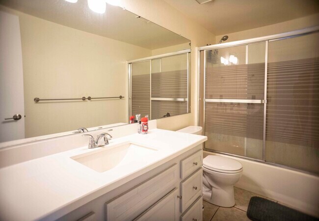 Building Photo - 1480 Sunflower Cir N