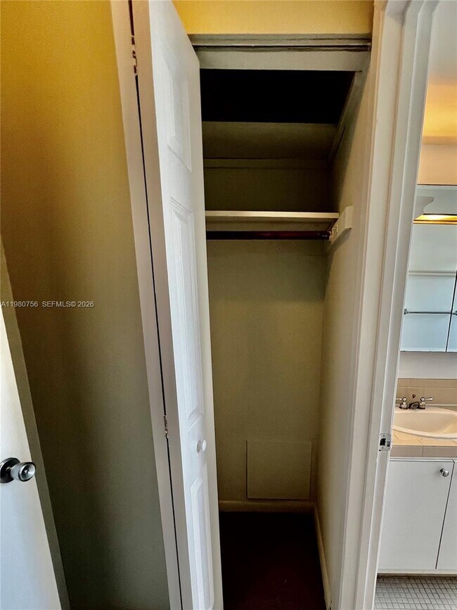 Building Photo - 1425 Arthur St