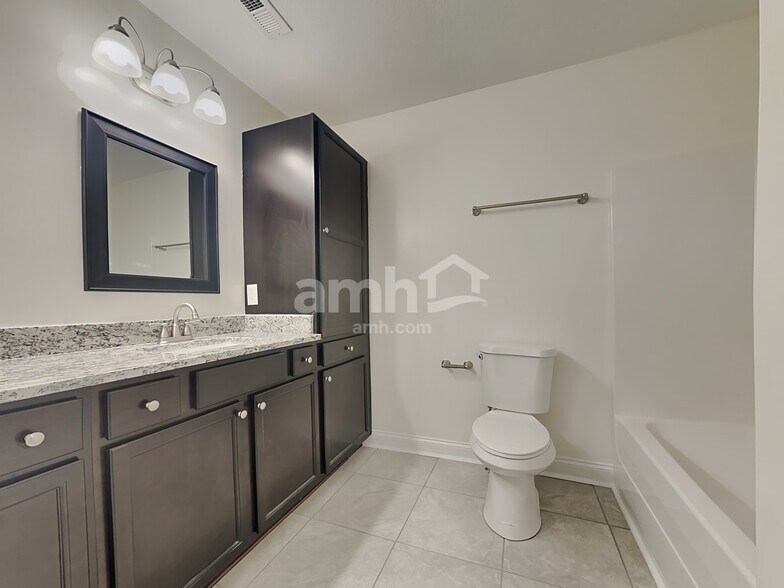 Building Photo - 1617 Silver Spur Ln