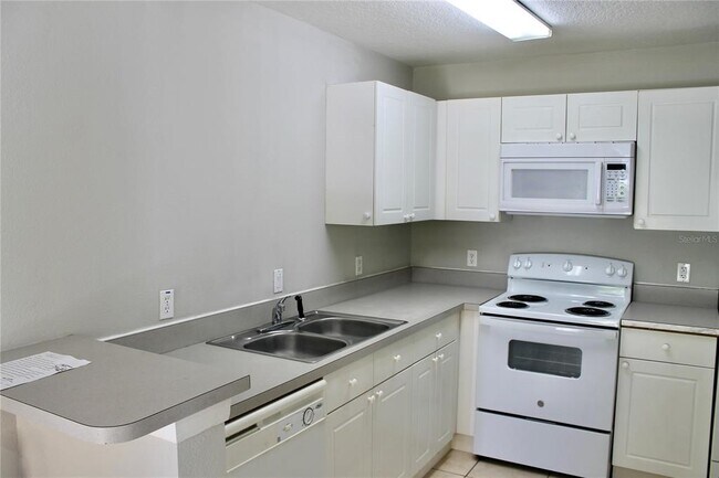 Building Photo - 2780 Club Cortile Cir