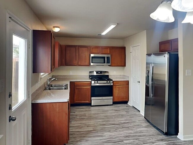 Building Photo - 1411 Baychester Ln