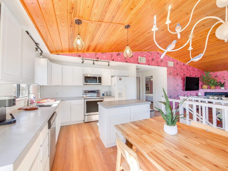 Building Photo - 5537 Pelican Way