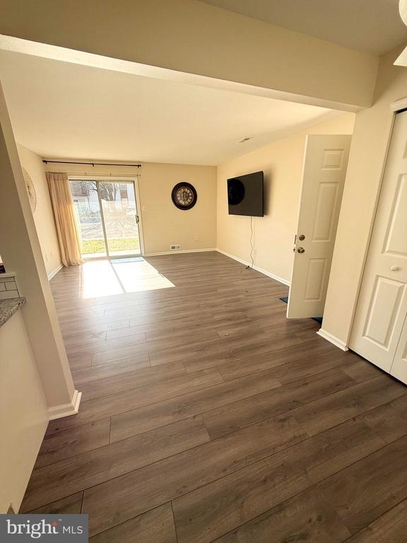 Building Photo - 64 Dover Ct