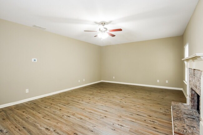 Building Photo - 48 Crescent Chase