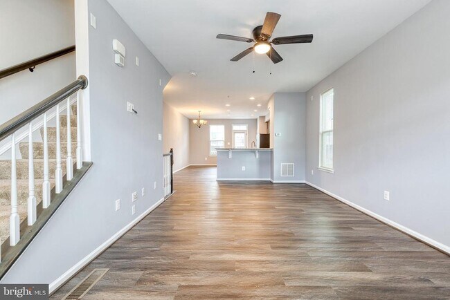 Building Photo - 613 Ravenwood Dr