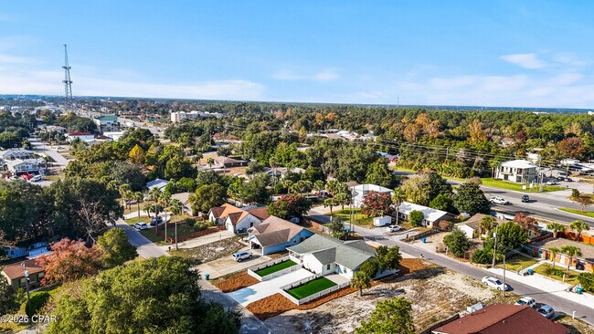 Building Photo - 121 Lakeside Cir