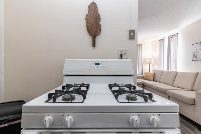 Building Photo - 3912 Crestview Dr