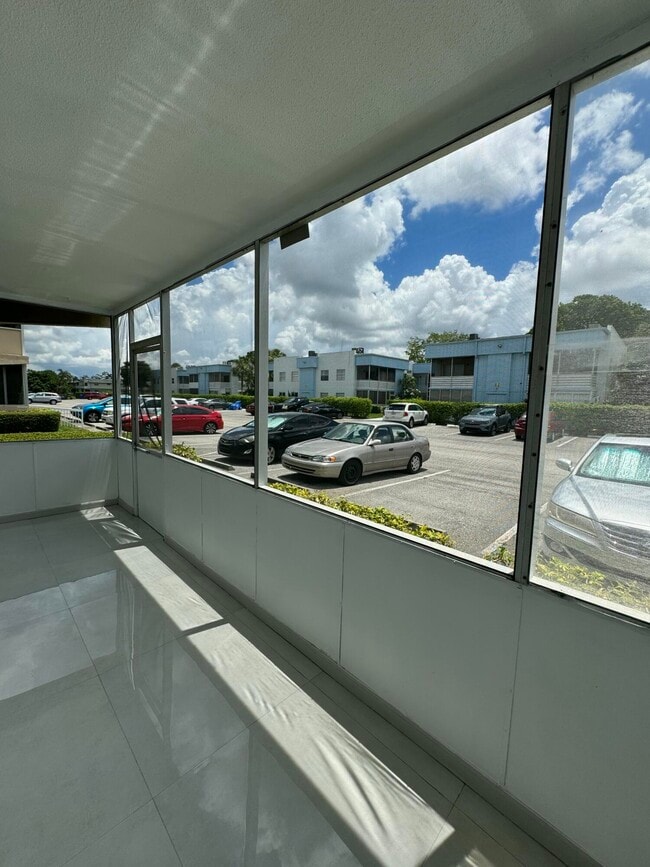 Building Photo - 440 Saxony Ln