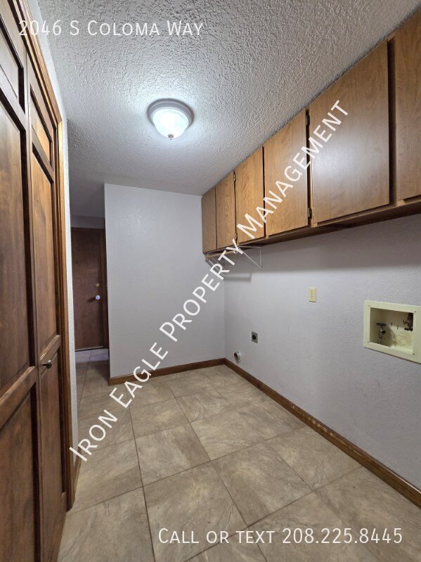 Building Photo - 2046 S Coloma Wy