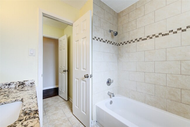 Building Photo - 9611 Greenwillow St