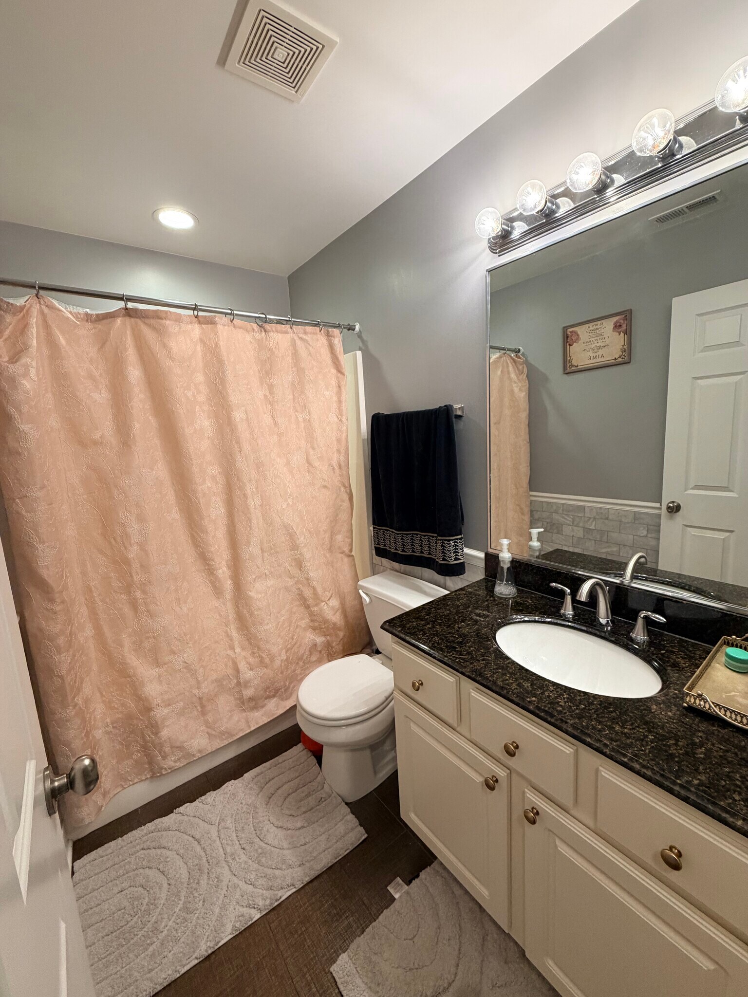 Full bathroom upstairs - 172 N East River Rd