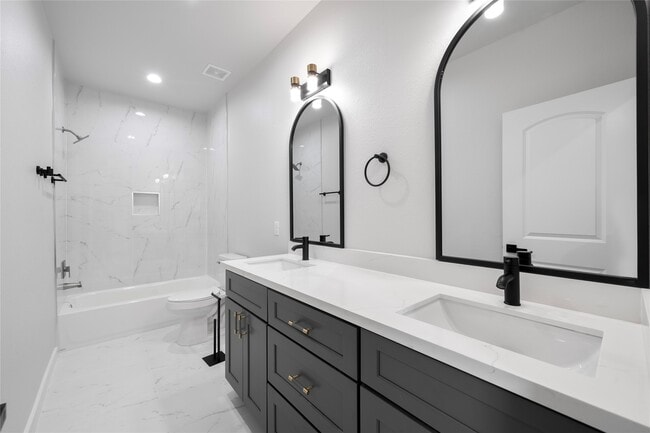 Building Photo - 7220 S Hall St