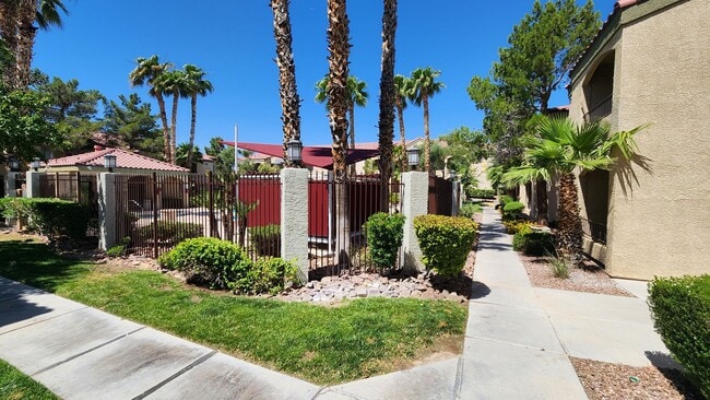 Building Photo - Fabulous1BED/2BATH Condo located in Spring...