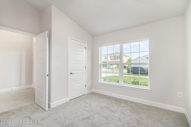 Building Photo - 2482 Carrick St