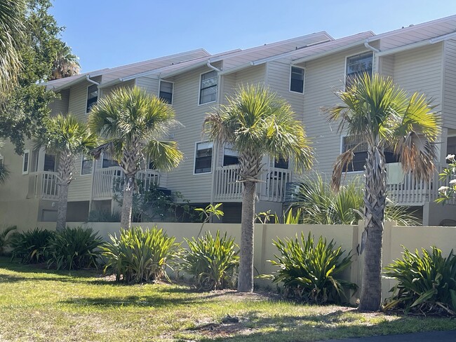 Building Photo - 812 E Gulf Blvd