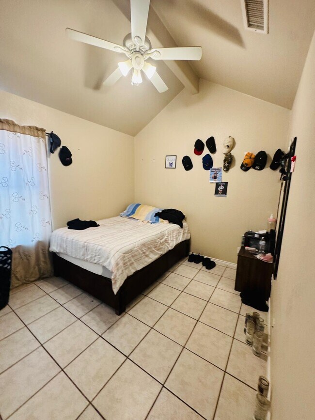 Building Photo - 218 Girasol Ct