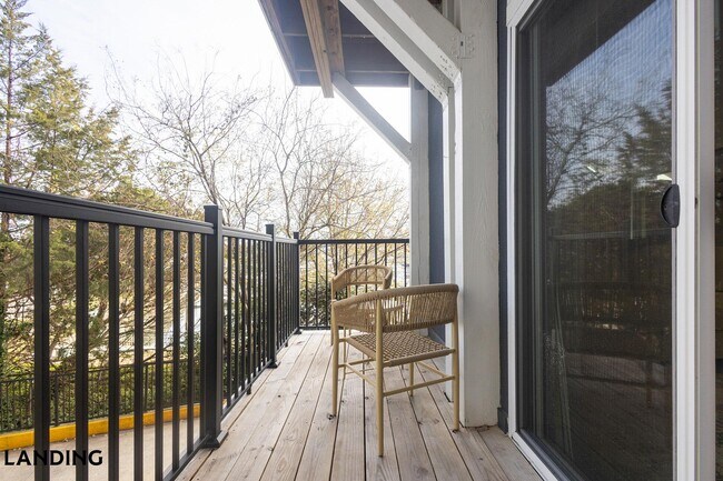 Building Photo - 4921 Pretty Lake Ave