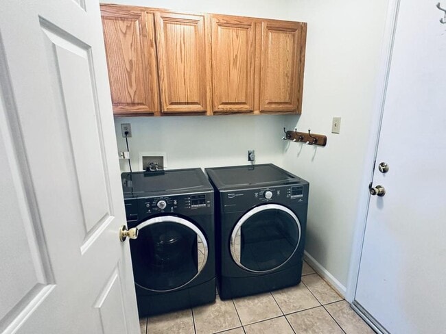 Building Photo - 3249 Fayette Dr