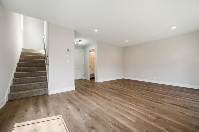 Building Photo - 39 Forest Ave