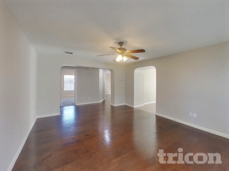 Building Photo - 716 King St