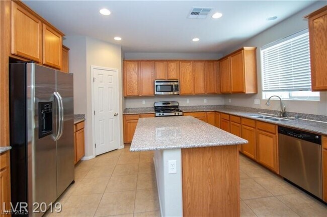 Building Photo - 6037 S Moonlight Beach