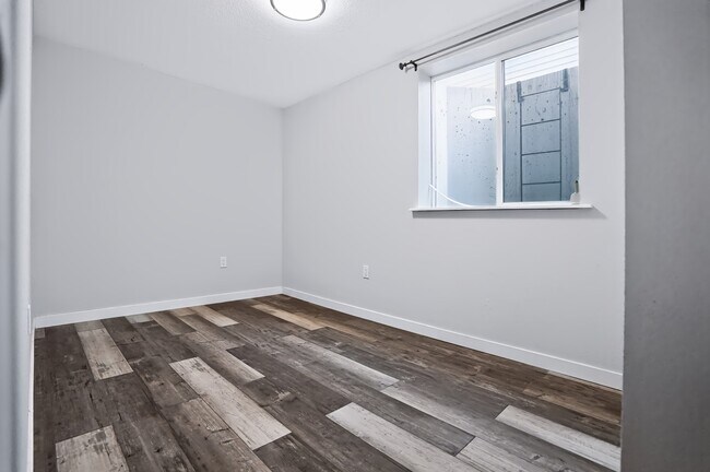 Building Photo - 6875 E 133rd Ave