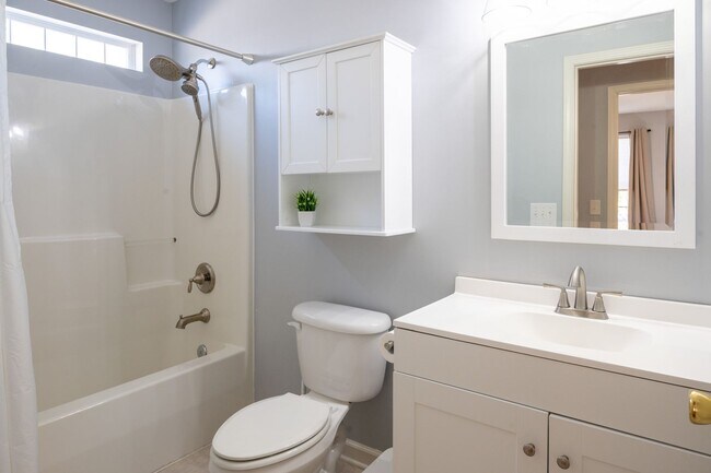 Building Photo - FURNISHED OFF-SEASON MONTHLY RENTAL