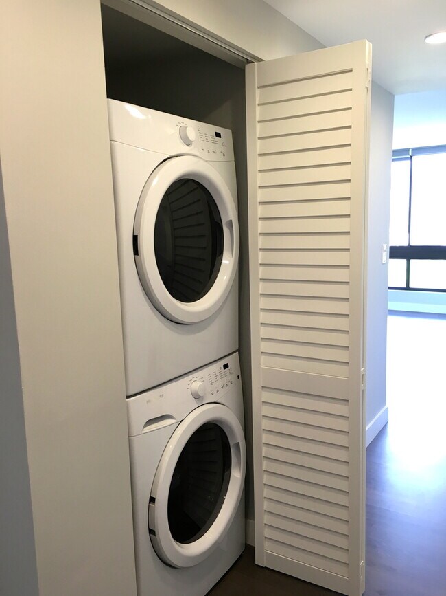 Building Photo - 2/2/2 Liliuokalani Gardens condo, Waikiki, Spacious, Great Views & Amenities