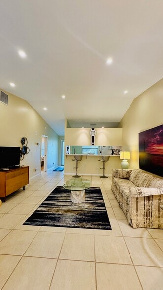 Building Photo - 2024 Pine Isle Ln