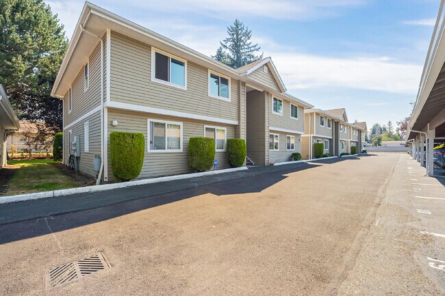Building Photo - Super cute 2 bedroom, 1 3/4 bathrooms, Ful...