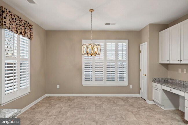 Building Photo - 6155 Shadywood Rd