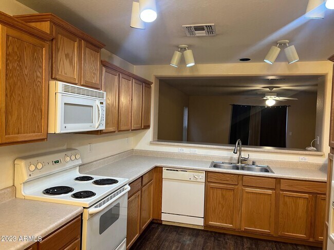 Building Photo - 10289 N 115th Dr