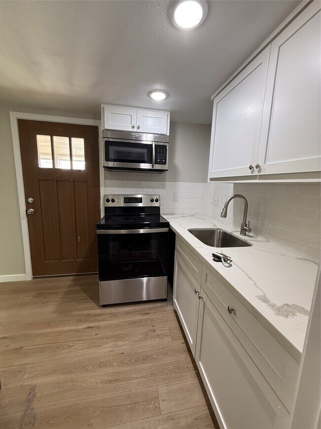 Building Photo - 6708 Avenue I