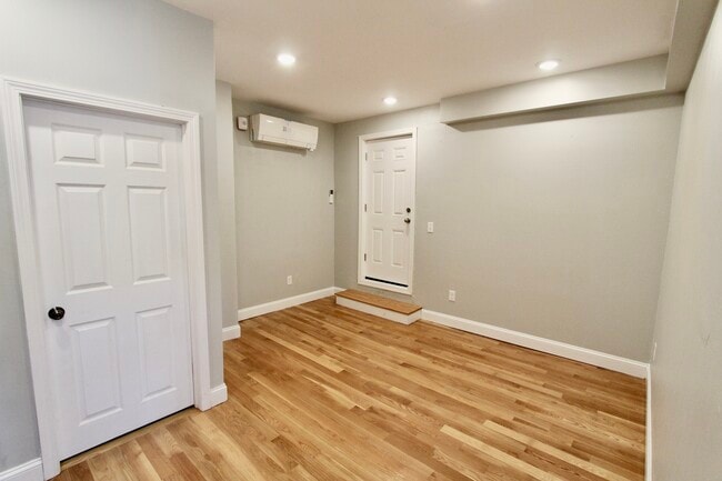 Building Photo - 246 Main St